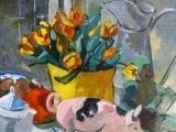vaas met gele tulpen en varken